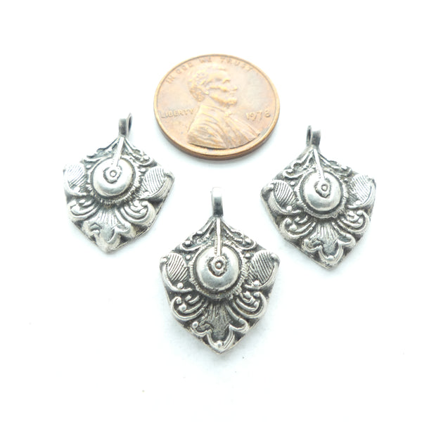 Indian Silver, Vintage Mini Pendant, Arrowhead Shape with Flowers, 21mm,  Sold Individually