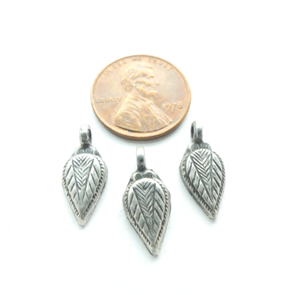 Indian Silver, Vintage Mini Pendant, Leaf Shape, 17mm Long, Sold Individually